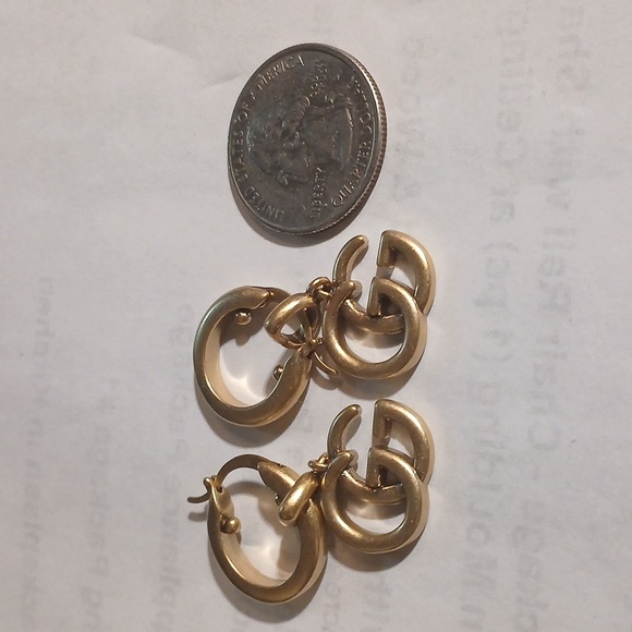 Gold Double GG Gucci Hoop Earrings - Picture 2 of 7